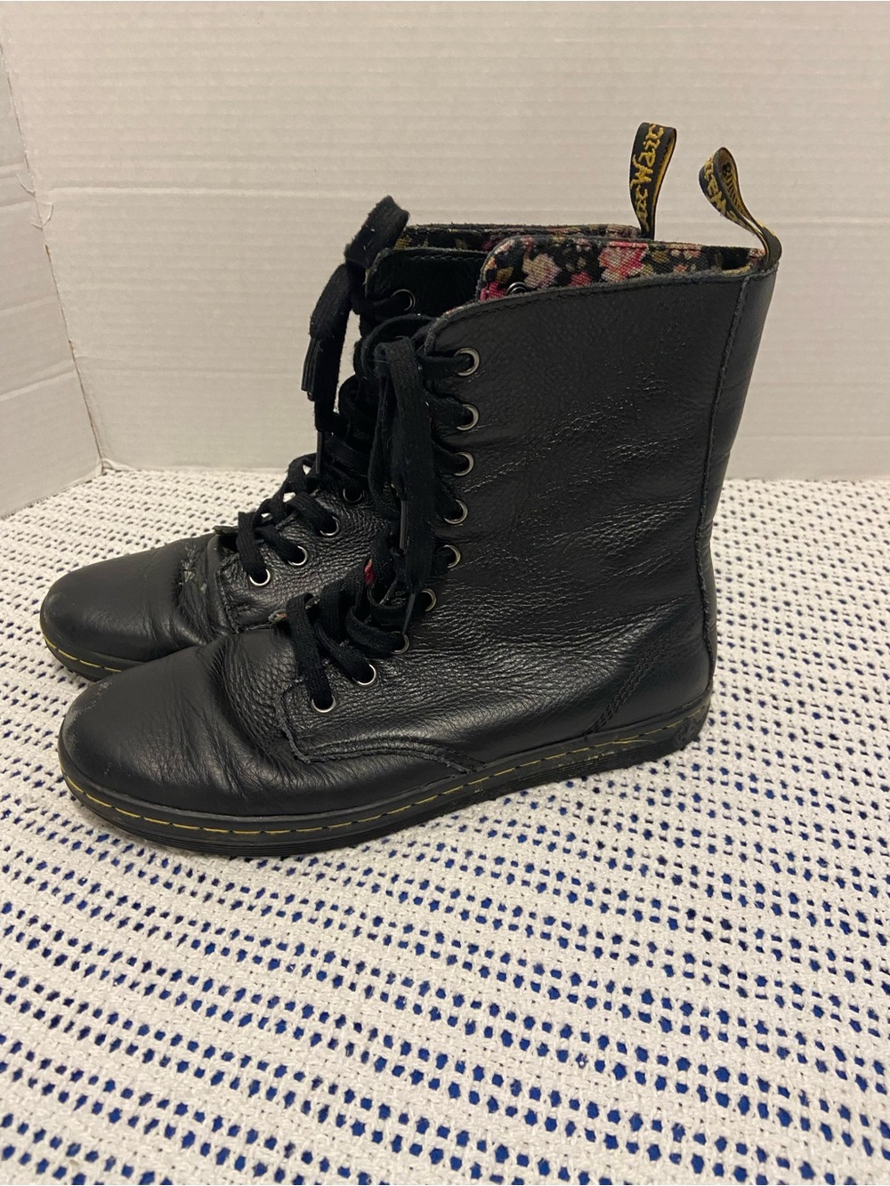 Dr Martens Stratford 9 Eye Fold Down Boot Grunge Hip pop READ Size 8.
